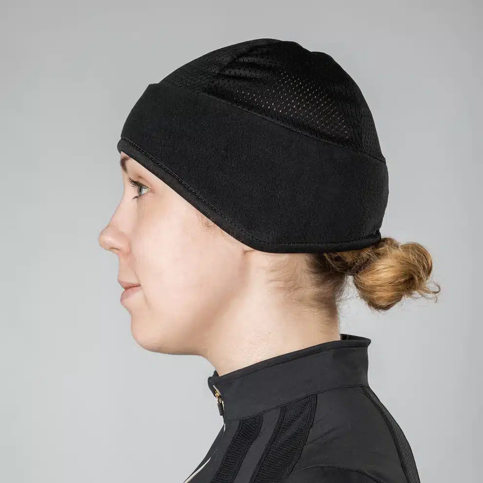 smidig skön hjälmmössa för ridning sport från back on track med welltex tunn passar under ridhjälm hjälm bra pris ridkläder vinter hästutrustning