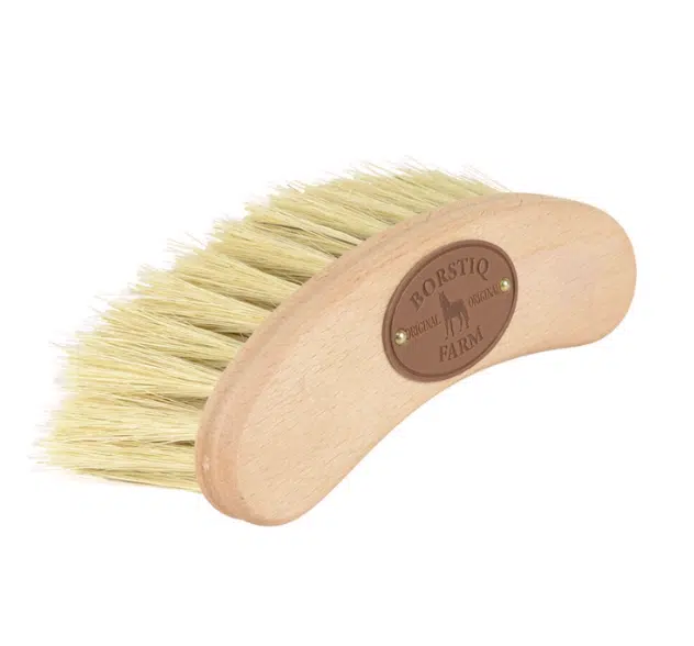 trevlig effektiv borste bananborste till häst 17,5cm 60mm 6cm borst ligger bra i handen mexfiber bra pris pälsvård häst hästutrustning