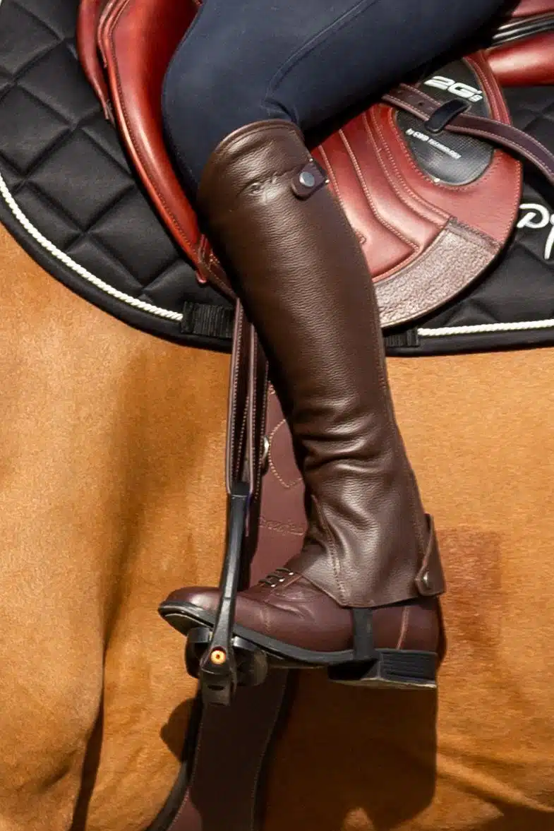 exklusiva läderchaps minichaps shortchaps till ryttare i läder classic från dyon hög kvalité