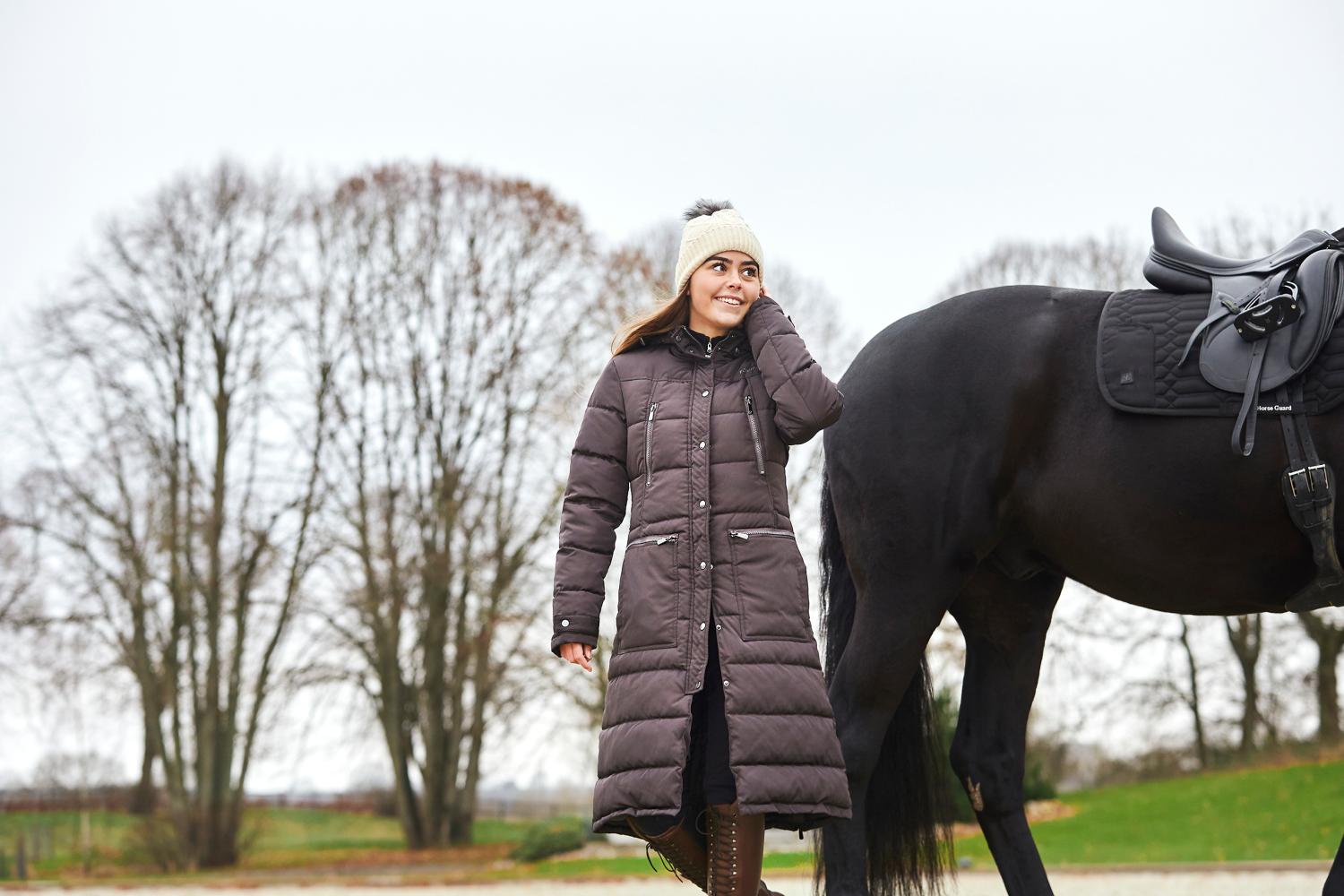 populär lång ridkappa mammakorv till ryttare från horse guard candice bra pris ridkläder håller dig varm under vintern kalla dagar i stallet ridtur täcker benen brun after dark