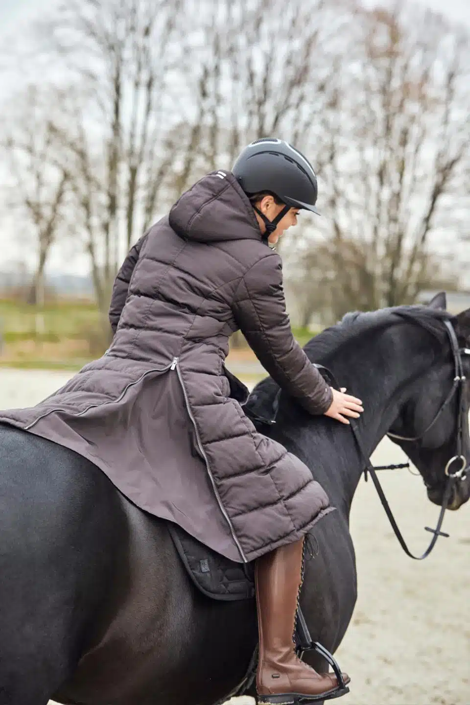 populär lång ridkappa mammakorv till ryttare från horse guard candice bra pris ridkläder håller dig varm under vintern kalla dagar i stallet ridtur täcker benen brun after dark