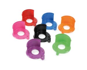 smidiga tränshängare i flera fina färger från shiras plastöverdragen metall rund form med extra krok för stallinredning sadelkammare transport lastbil stall från shires ezi-kit bra pris hästutrustning