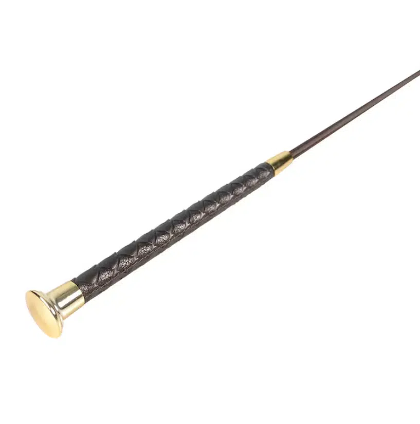 prisvärd ridpisk för ridning av häst hoppisk för ryttare 65cm långt plaited från hansbo sport flätat konstläder handtag med läderflärp brun silver mässing guld