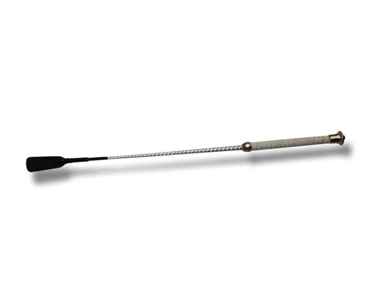 prisvärd billig ridpisk för ridning av häst hoppisk för ryttare 55cm långt läder flärp glittrigt från hansbo sport silver röd marin blå