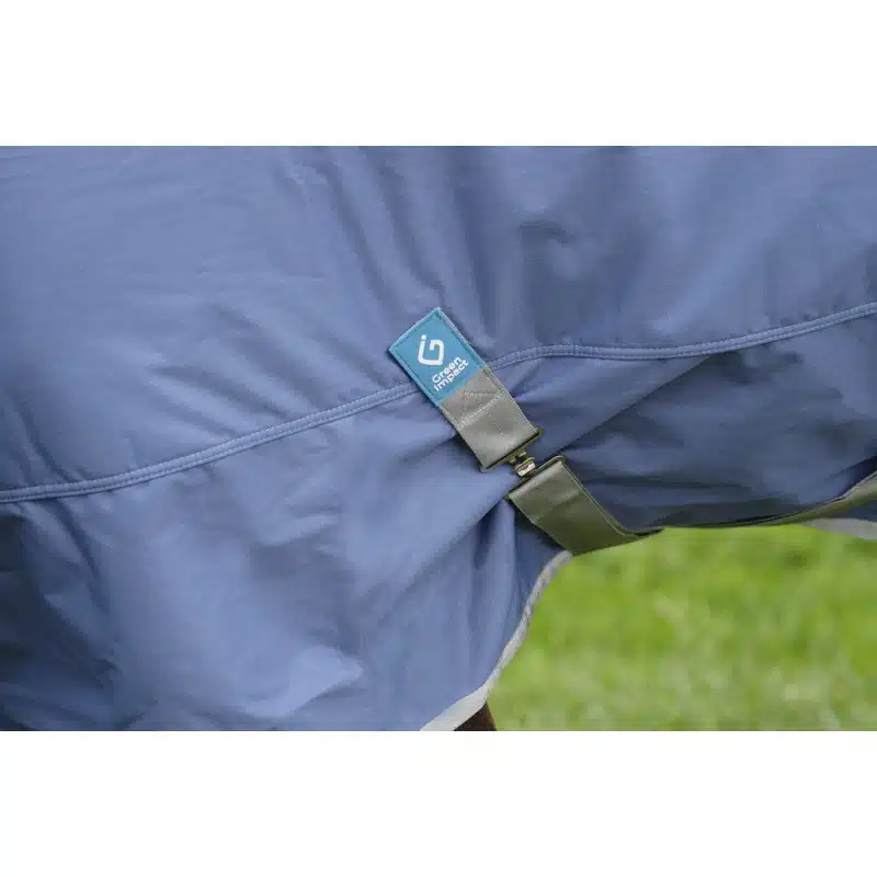prisvärt regntäcke 50g 600D hästtäcke från equithéme tyrex recycled återvunnet material magklaff stor svansklaff bra passform bra pris hästutrustning