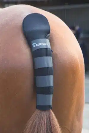 svansskydd i neopren transportskydd till häst från arma skyddar svansen för skav och tryck i transporten praktiskt prisvärt