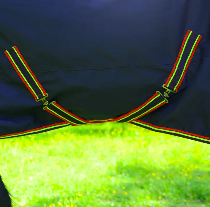 prisvärt regntäcke till häst med halvhals 0g 600D bra passform smal bog kort längd hästtäcke hästutrustning till bra priser fri frakt figaro 0 globus sport fraktfritt