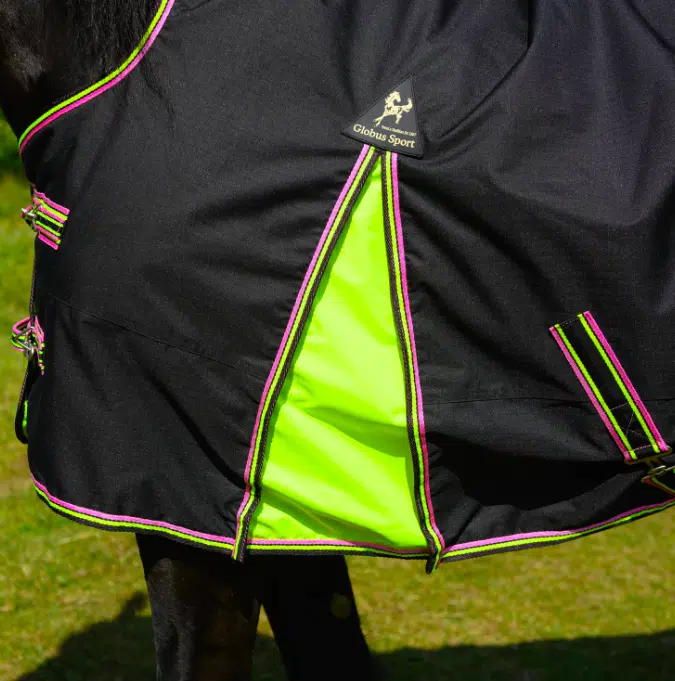 prisvärt regntäcke till häst med halvhals 0g 600D bra passform smal bog kort längd hästtäcke hästutrustning till bra priser fri frakt figaro 0 globus sport fraktfritt