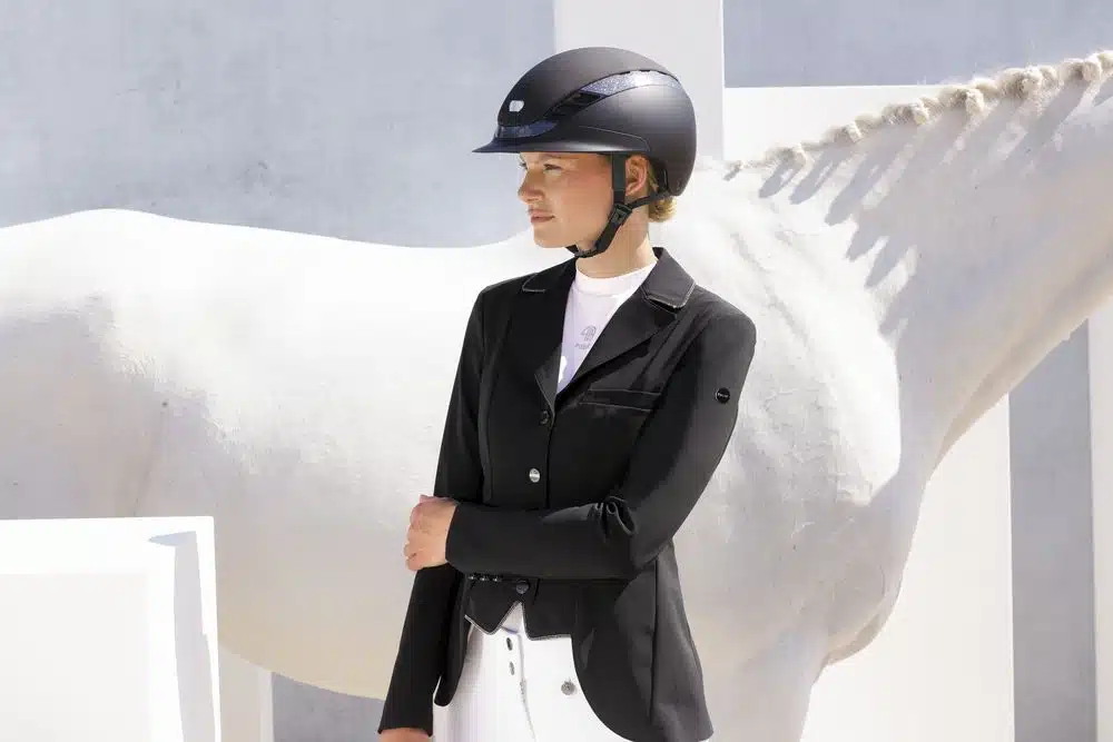 exklusiv tävlingskavaj frackett kort frack till ryttare dam från pikeur cecile med bling bra feminin passform bra pris märkeskläder ridkläder fraktfri fri frakt