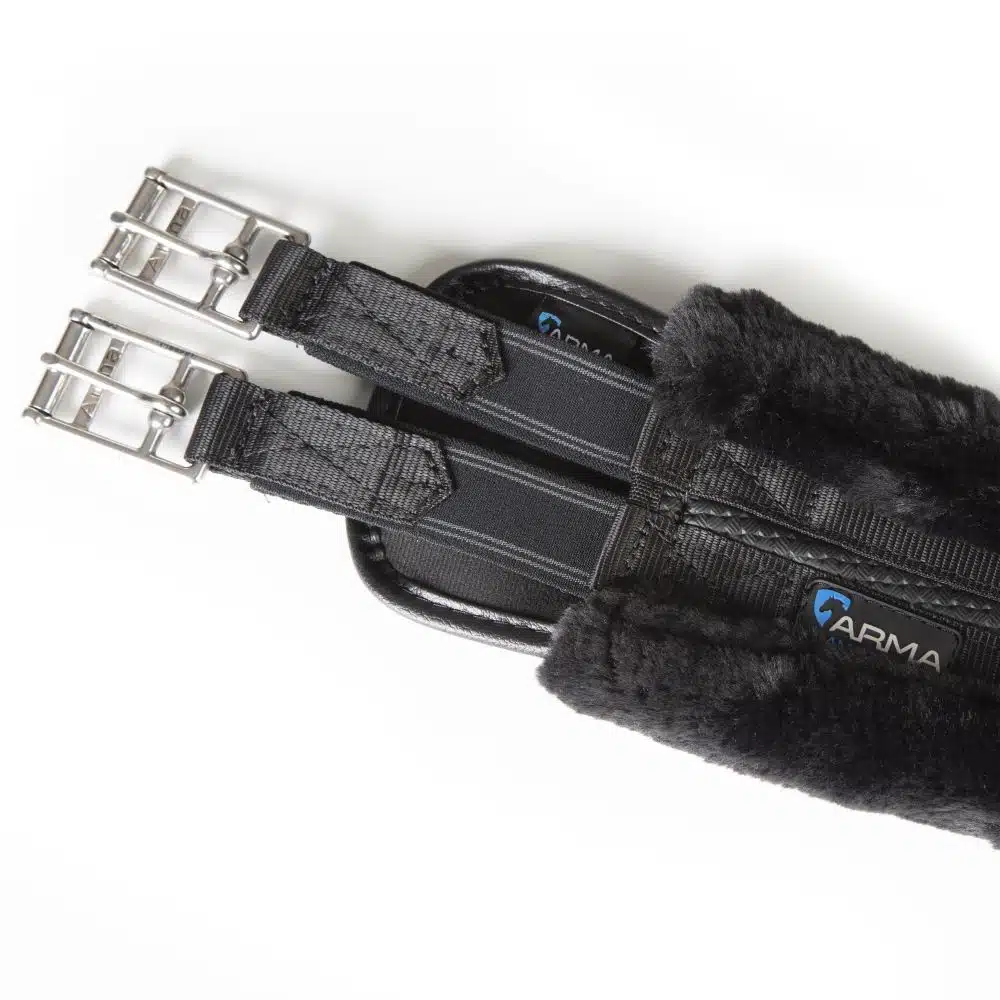 prisvärd bred sadelgjord till häst med teddyfoder anatomiskt utformad för bra rörelsefrihet från arma supafleece bra pris hästutrustning fri frakt