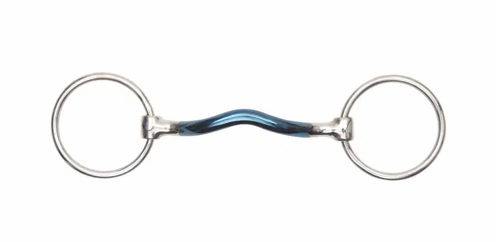 effektivt trevligt tränsbett stång blue sweet iron mullenbett shires bett till häst för känsliga hästar unghästar milt med tungfrihet bra pris