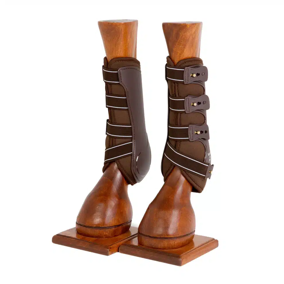 exklusiva heltäckande dressyrskydd royal work boot ffrånback on track med welltex benskydd fram ökar blodcirkulationen i hästens ben bra pris hästutrustning fri frakt fraktfritt