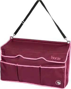 Effektiv rymlig prisvär väska boxväska stallväska till stall för att få plats med utrustning benskydd borstar täcken från horze ella grooming bag till tävling hemma stallinredning bra pris hästutrustning