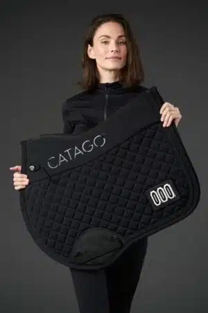 trevligt exklusivt stilrent allroundschabrak schabrak hoppschabrak till häst från catago treasure 2.0 med glitter bra passform bra pris hästutrustning fri frakt fraktfritt