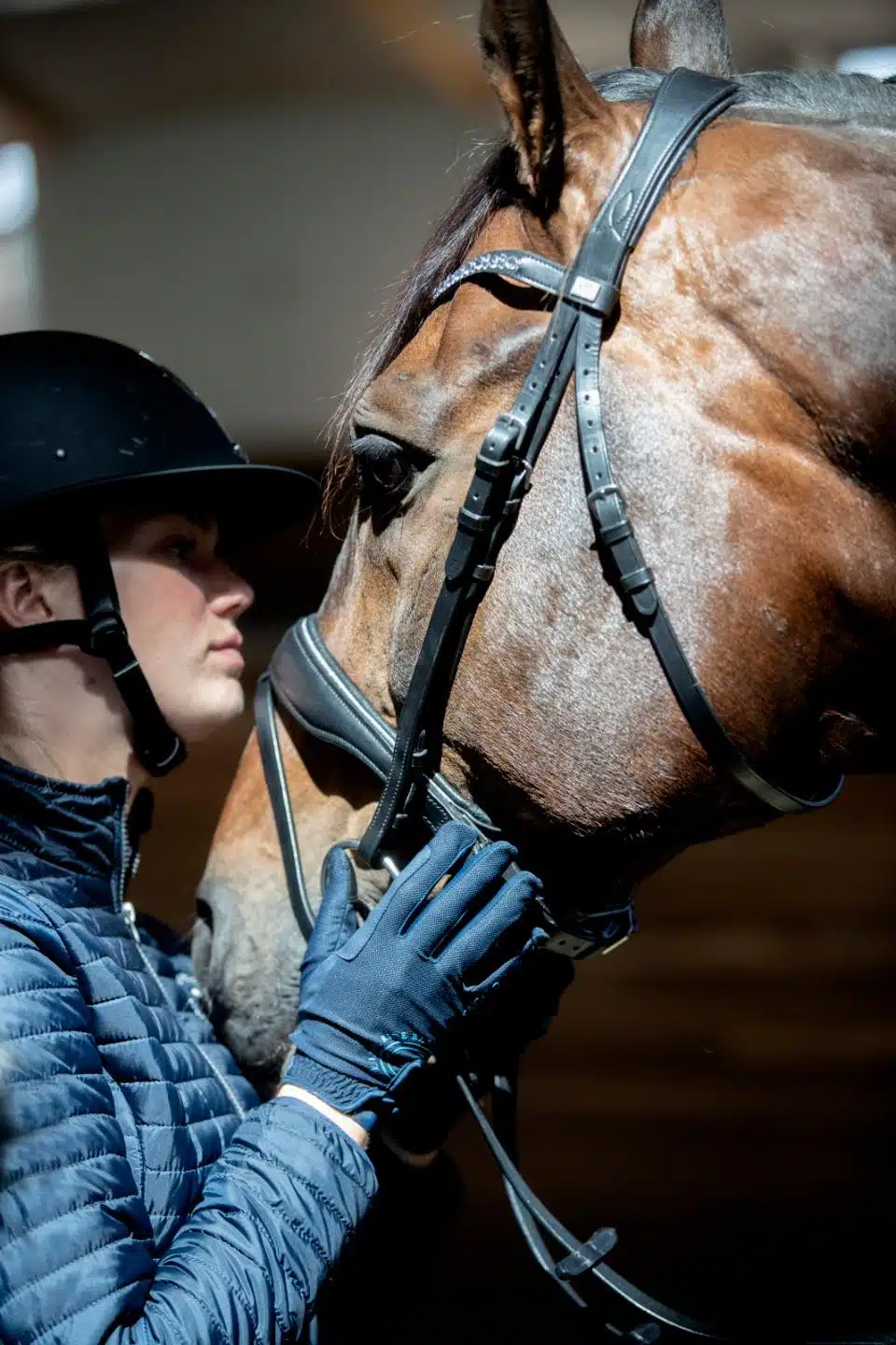 trevliga prisvärda smidiga handskar ridhandskar till barn junior för ridning av häst i mesh för sommaren från equipage terina bra pris ridkläder dam herr barn junior