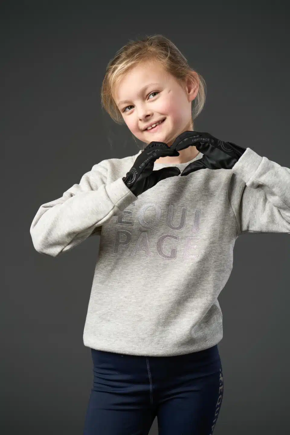 trevliga prisvärda smidiga handskar ridhandskar till barn junior för ridning av häst i mesh för sommaren från equipage terina bra pris ridkläder dam herr barn junior