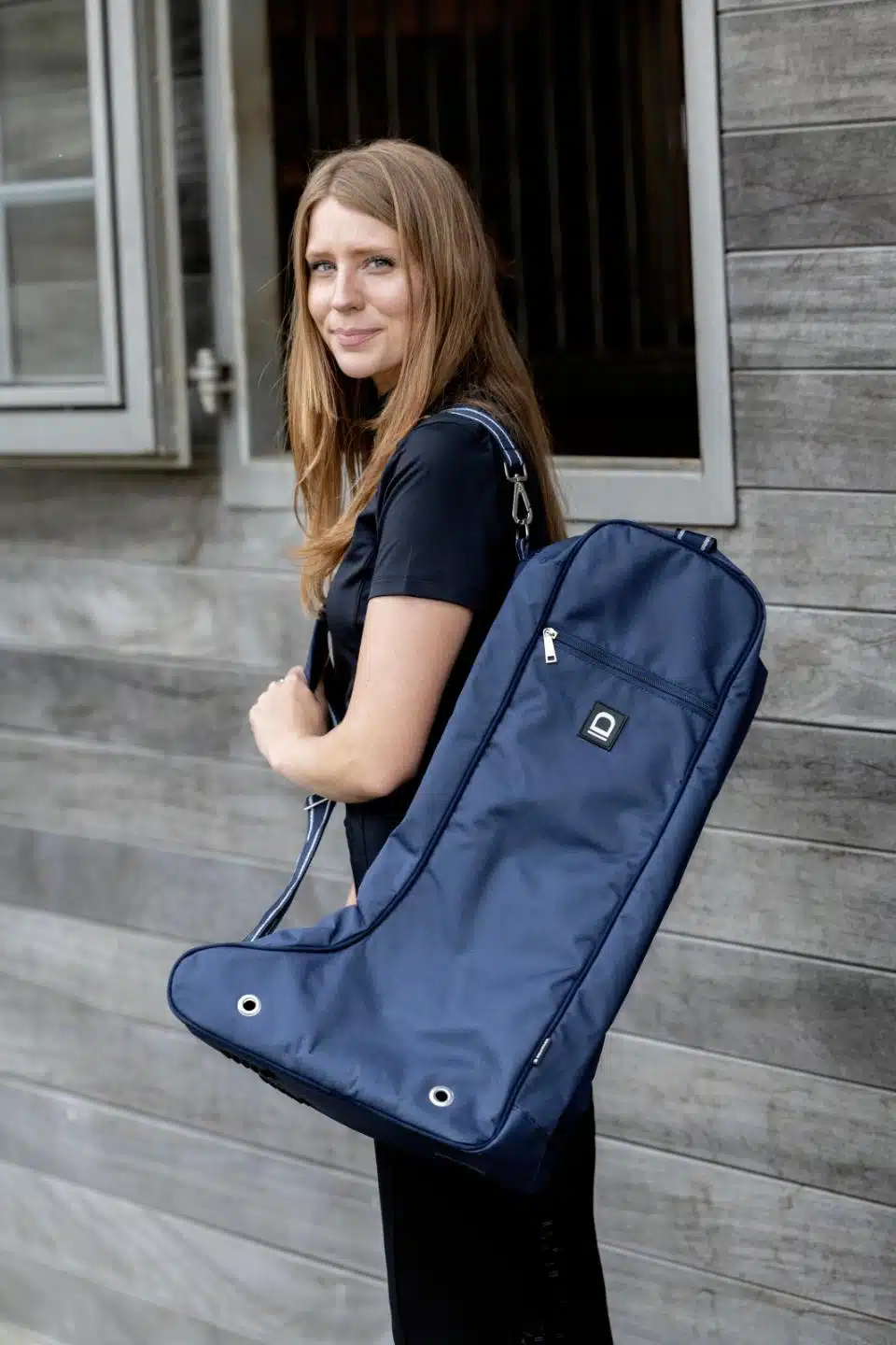 praktisk prisvärd stövelväska för ryttare ridstövlar stilren snygg från equipage acacia navy med silver bra pris förvaring ridkläder ridstövlar ryttare häst