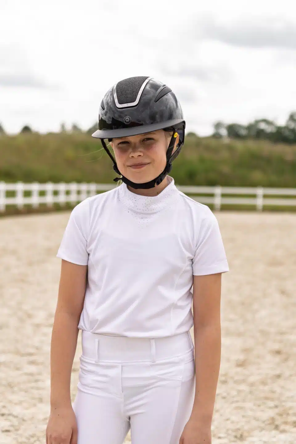 prisvärd enkel stilren tävlingsskjorta tävlingstop med bling till junior barn kortärmad för tävling ridning från equipage tessa ss bra pris ridkläder