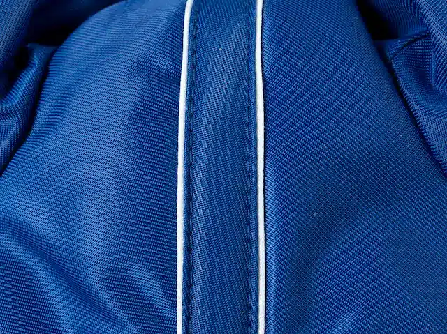 effektiv öronhuva huva ryckhuva med bollar till häst från finn tack pro för travsport travhäst tävling träning klippning transport ljuddämpande bra pris travutrustning hästutrustning