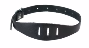 smidigt enkelt effektivt tungband till häst travhäst från finn tack elite i mjukt läder förhindrar att hästen sväljer tungan lägger tungan över bettet vid körning bra pris travutrustning hästutrustning