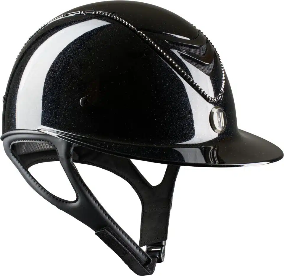 säker snygg ridhjälm till ryttare för ridning av häst oneK avance shimmer blank lux swarovski nyhet med mips för extra säkerhet skyddar mot hjärnskakning hjärnskador vid fall bra pris ridkläder fri frakt fraktfritt