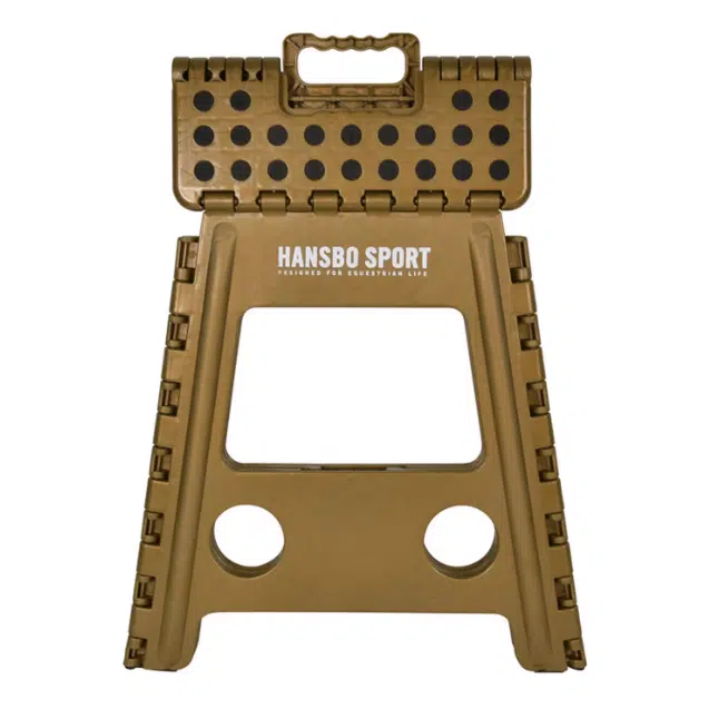 trevlig prisvärd stallpall ihopfällbar vikbar för uppstigning på häst från hansbo sport 39cm hög perfekt för resa tävling bra pris hästprodukter hästutrustning ryttare