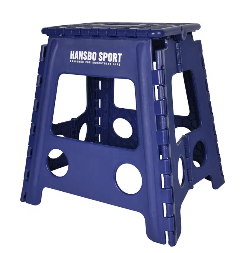 trevlig prisvärd stallpall ihopfällbar vikbar för uppstigning på häst från hansbo sport 39cm hög perfekt för resa tävling bra pris hästprodukter hästutrustning ryttare