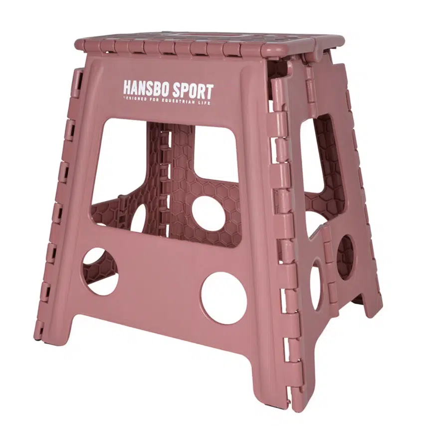 trevlig prisvärd stallpall ihopfällbar vikbar för uppstigning på häst från hansbo sport 39cm hög perfekt för resa tävling bra pris hästprodukter hästutrustning ryttare