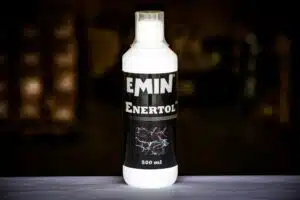 fodertillskott flytande till den högpresterande hästen för att ge extra energi till muskler för bättre ork och prestation från emin enertol 500ml bra pris häst vård