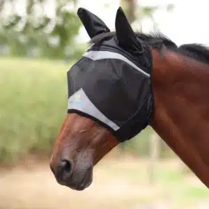 Flughuva till häst med bra passform från shires med öron skyddar mot solen och insekter flugor UV-skydd bra pris flugskydd hästprodukter flyguard