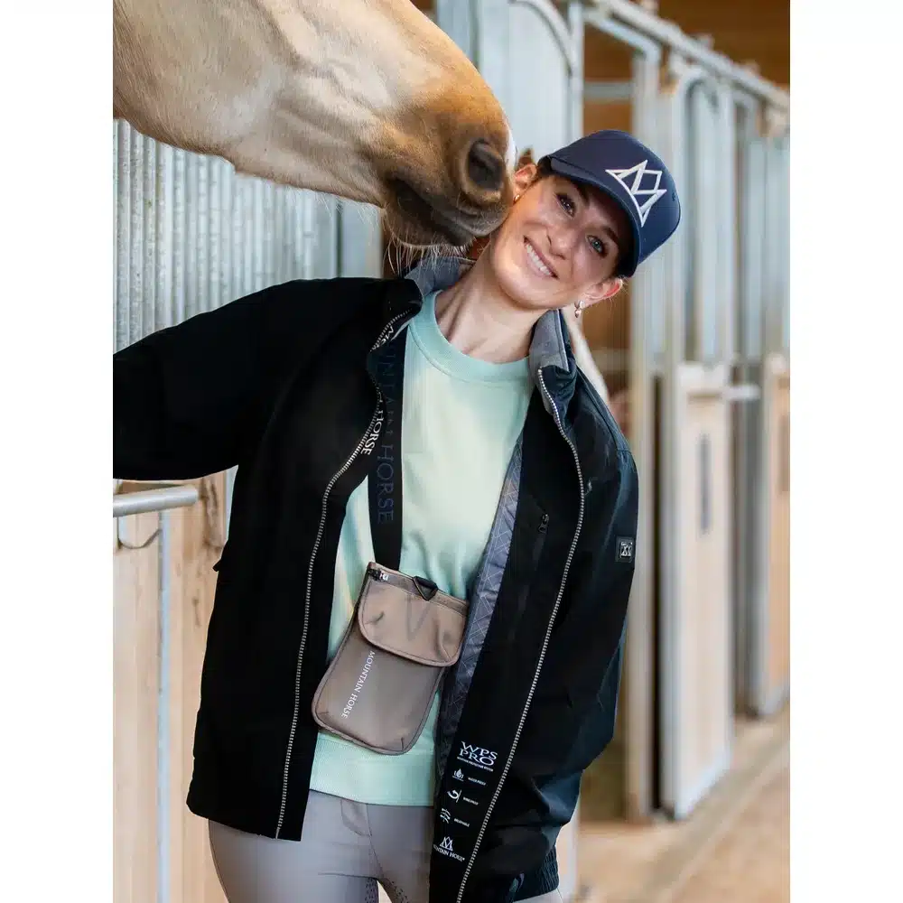 smidig midjeväska till ryttare för att använda vid ridning från mountain horse stacy bra pris ridkläder för mobilen hästgodis hästutrustning